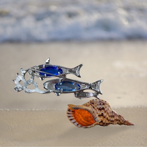 3 Silver fish Brooch, with Blue settings. - Picture 4 of 6